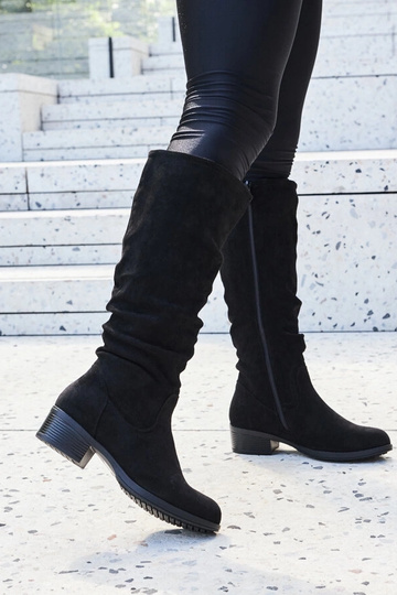 Schwarze gefütterte...