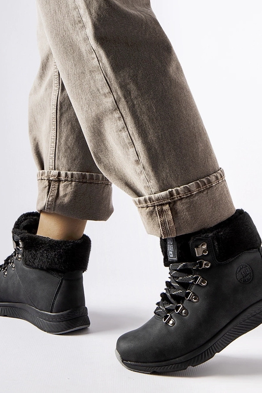 Schwarze isolierte Big Star-Stiefel...