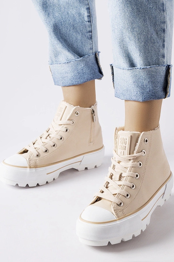 Beige isolierte Sneakers...