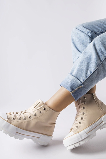 Beige isolierte Sneakers Big Star MM274038 2