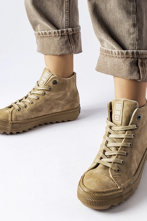 Beige isolierte Sneakers Big Star...