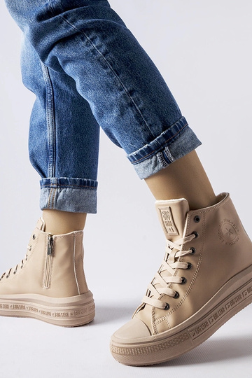 Sandfarbene warme...