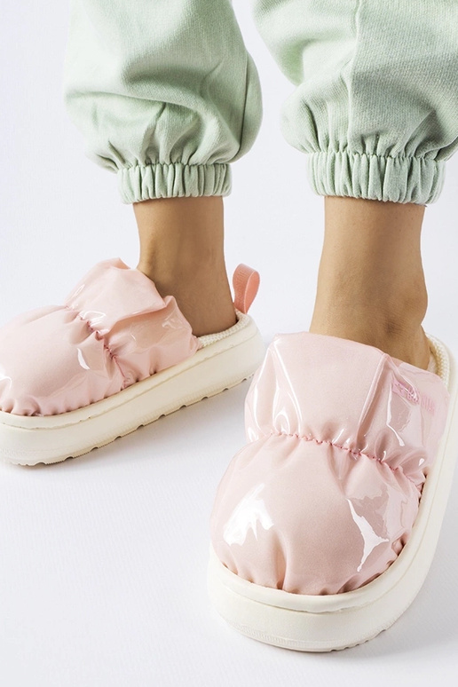 Rosa isolierte Hausschuhe Big Star...