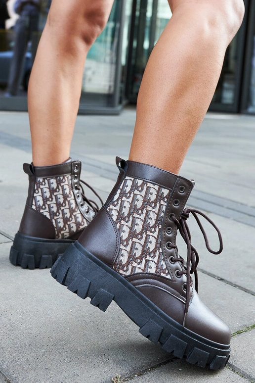 Braune Stiefeletten mit dekorativem...