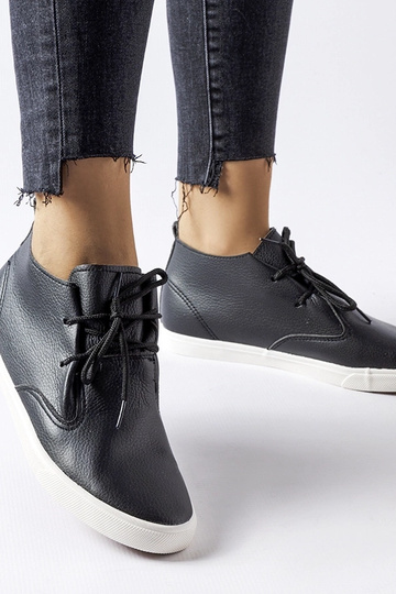 Schwarze Stiefeletten... 2