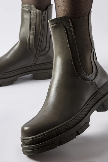 Grüne Wanderschuhe mit...