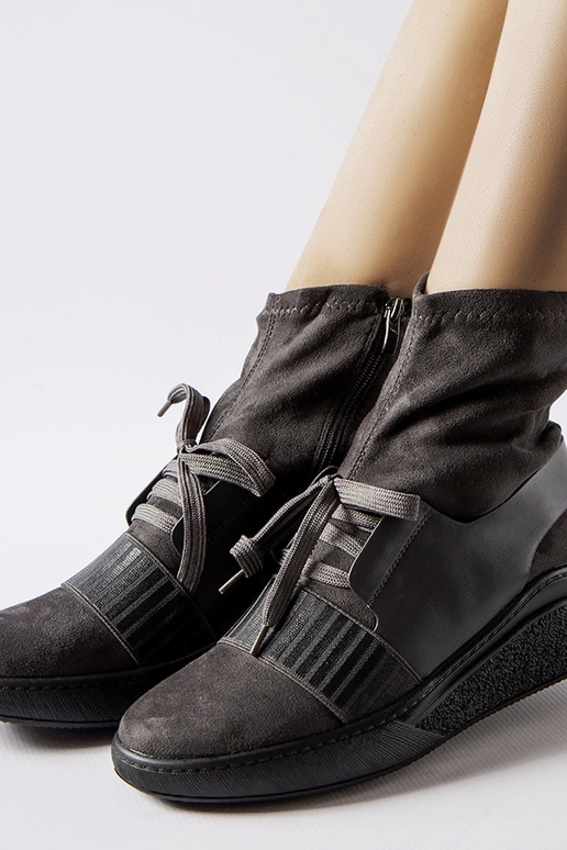 Graue Spoleto-Sock-Boots mit Keilabsatz