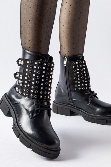 Schwarze Stiefeletten...