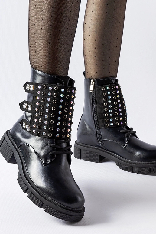 Schwarze Stiefeletten verziert mit...