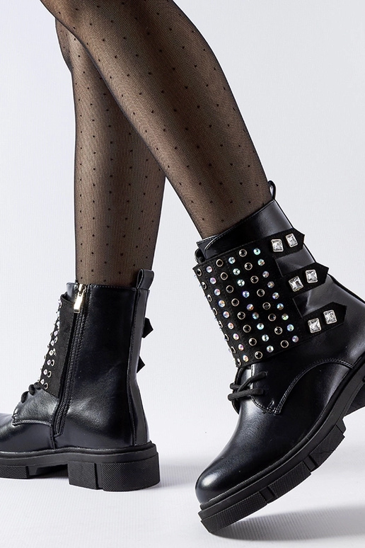 Schwarze Stiefeletten verziert mit...