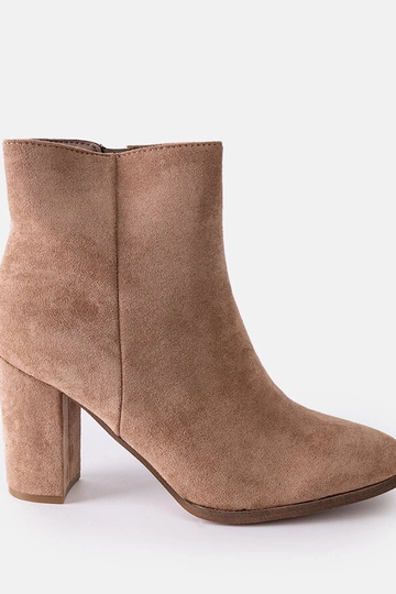 Beige isolierte Stiefeletten mit Torricelli-Absatz 2