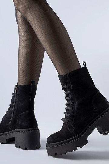 Schwarze winterliche... 2