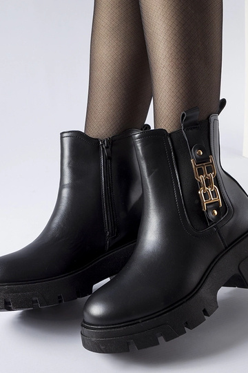 Schwarze massive Stiefel... 2