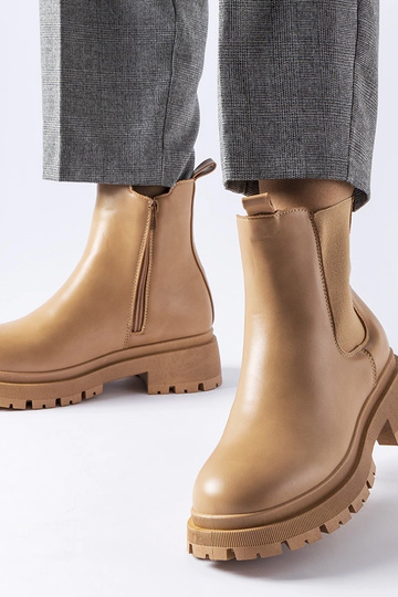 Beige isolierte klassische...