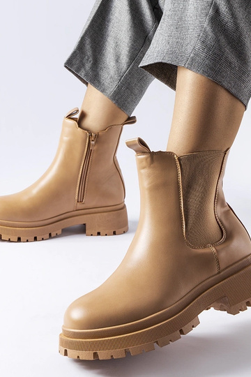 Beige isolierte klassische... 2