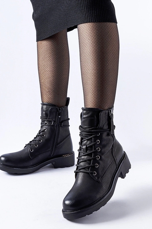 Schwarze Stiefeletten mit dekorativem...