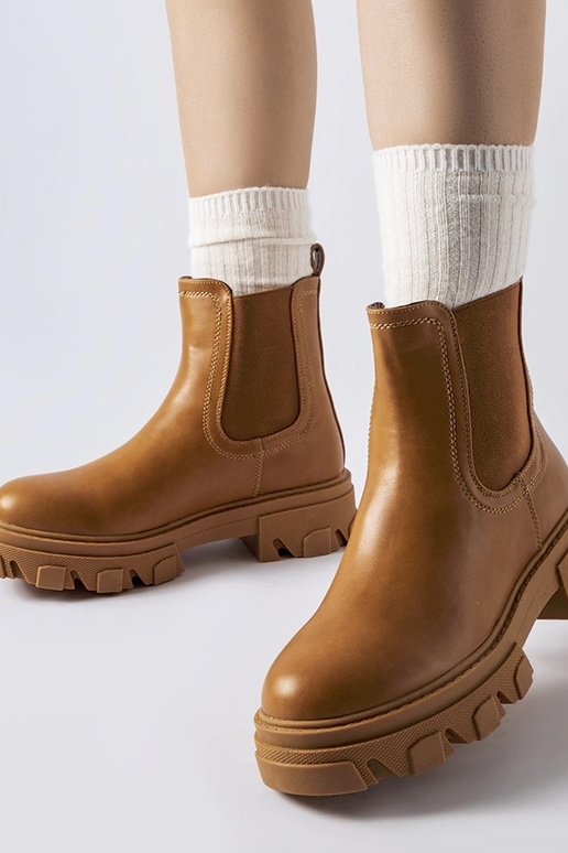 Braune klobige Winterstiefel zum...