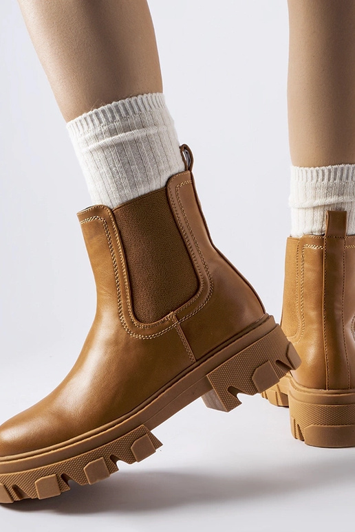 Braune klobige Winterstiefel zum...