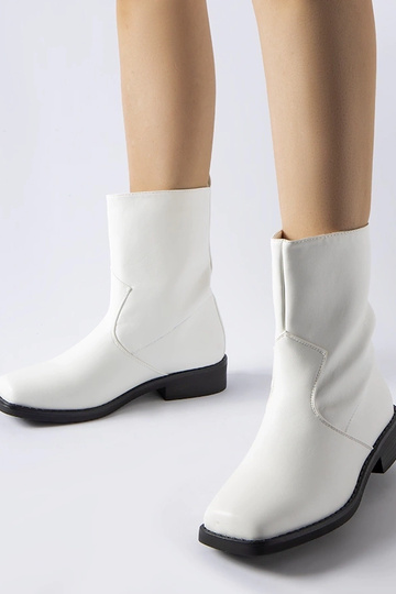 Weiße isolierte Stiefeletten mit quadratischer Spitze Bel