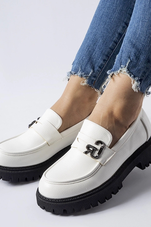 Schwarze und weiße Loafer mit...