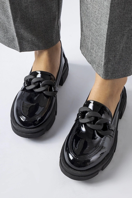 schwarze lackierte Mokassins mit... schwarze lackierte Mokassins mit...