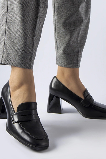 Schwarze Lackpumps Beroide