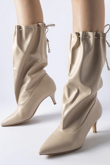 Beige Stiefel mit niedrigem Absatz Deserres