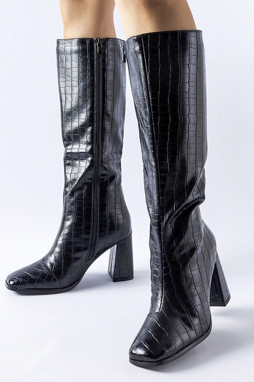 Schwarze gefütterte Stiefel auf...