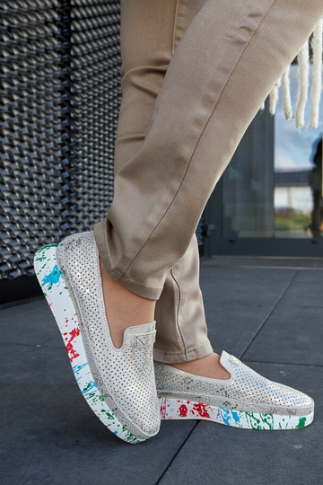 Beige Halbschuhe auf farbigem Keil Santina