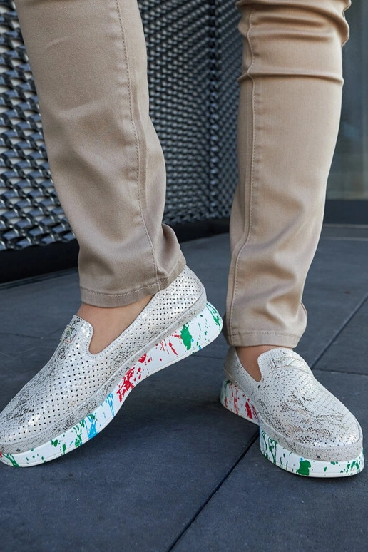 Beige Halbschuhe auf farbigem Keil...