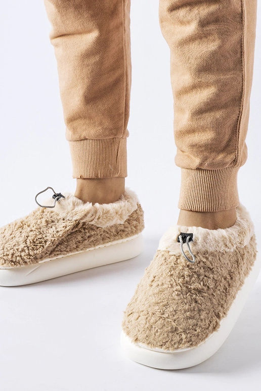 Beige warme Hausschuhe mit...