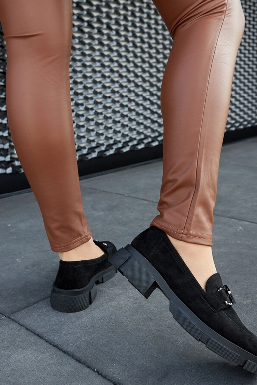 Schwarze massive Mokassins mit... Schwarze massive Mokassins mit...