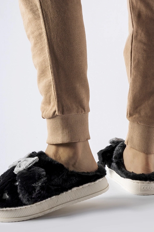 Schwarze warme Hausschuhe mit Ohren...