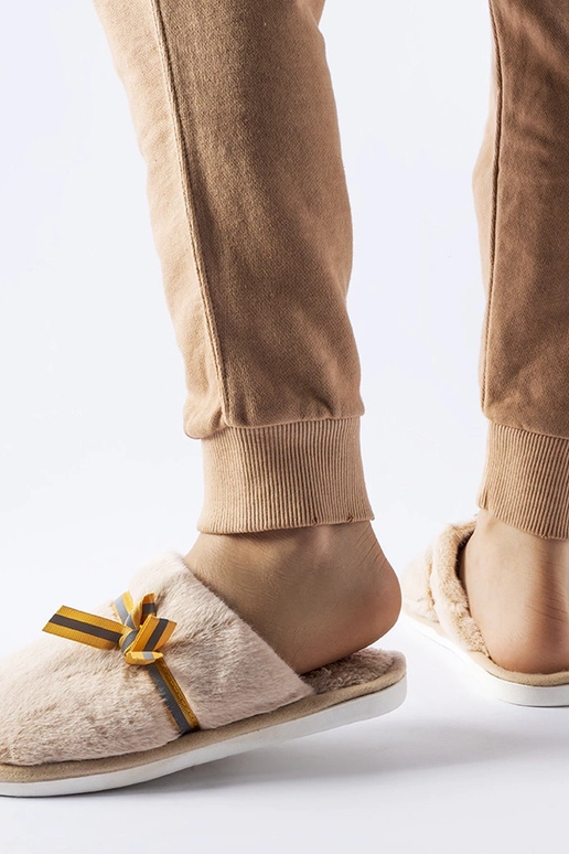 Beige warme Hausschuhe mit Schleife...