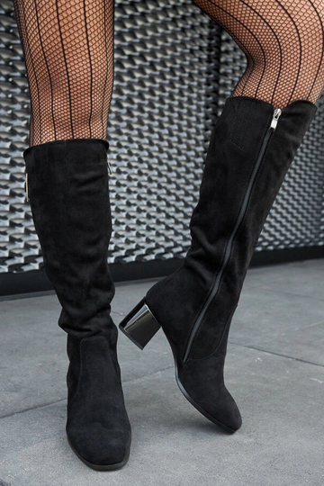 Schwarze Stiefel auf... 2