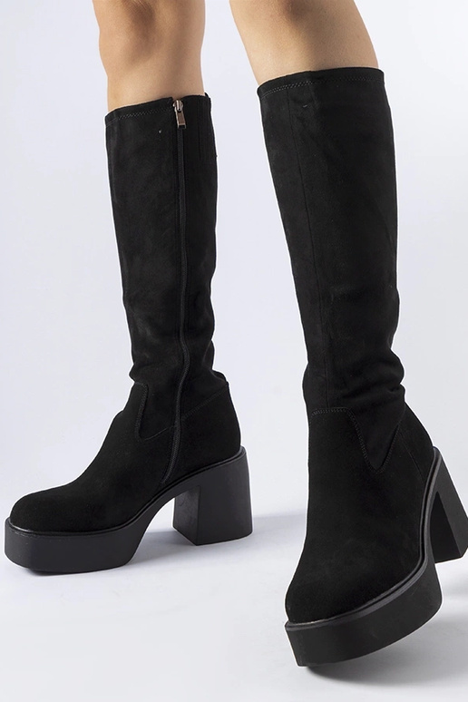 Schwarze isolierte Stiefel mit...