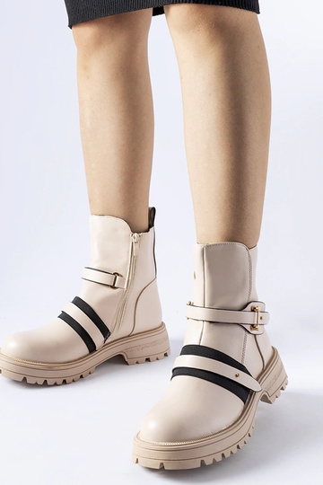 Beige isolierte Stiefel...
