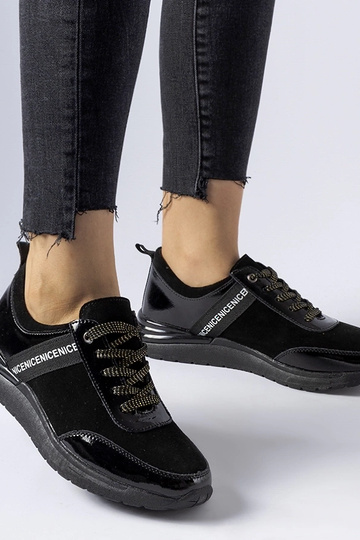 Schwarze Leder-Sneakers...