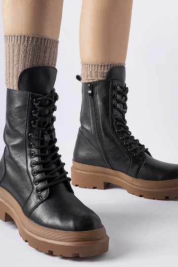 Schwarze Wanderstiefel mit...