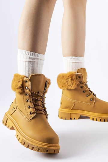 Braune Stiefel mit...