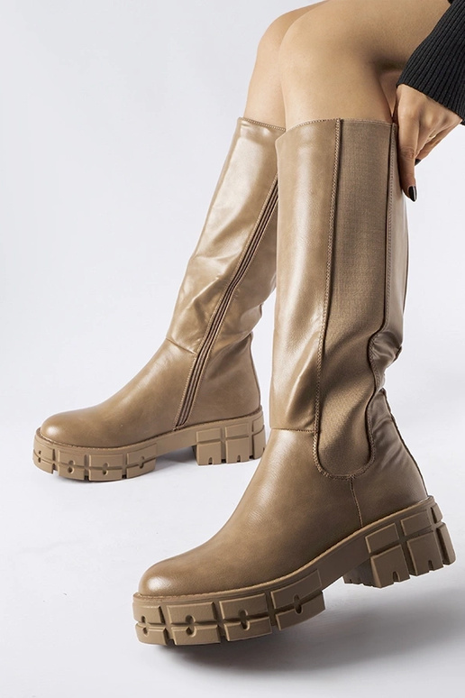 Braune isolierte flache Stiefel Ceredano