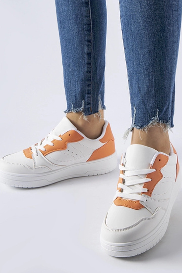 Weiße Schuhe mit...