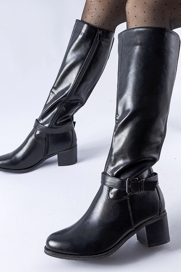 Schwarze Stiefel mit...