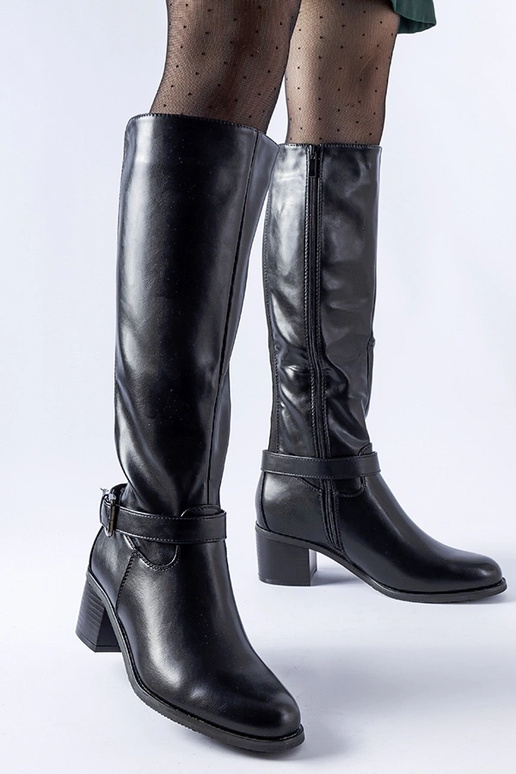 Schwarze Stiefel mit dekorativer...