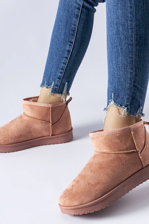 Rosa isolierte kurze Schneestiefel...