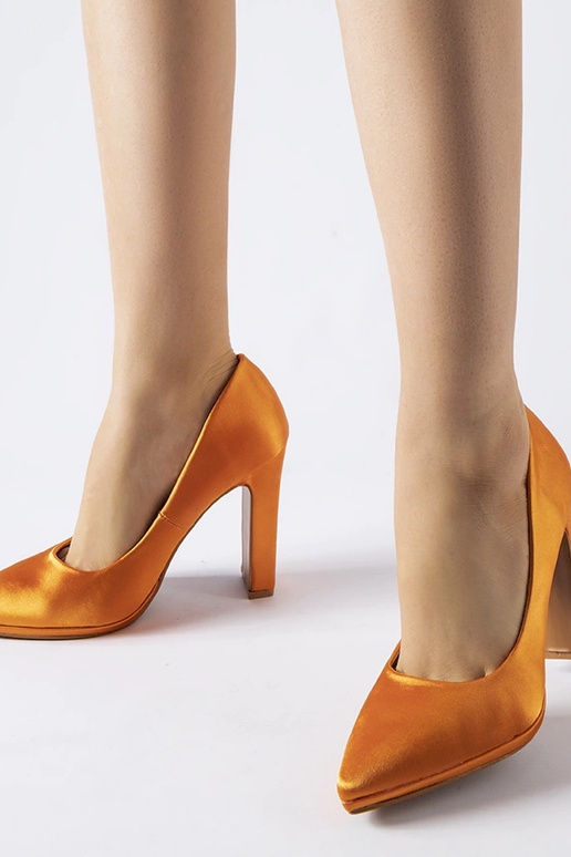 Rivers – Orange Satin-Pumps mit...