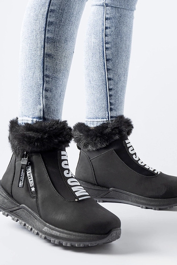 Schwarze isolierte High-Top-Sneaker Oneglia
