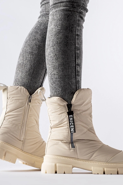 Beige isolierte gesteppte...