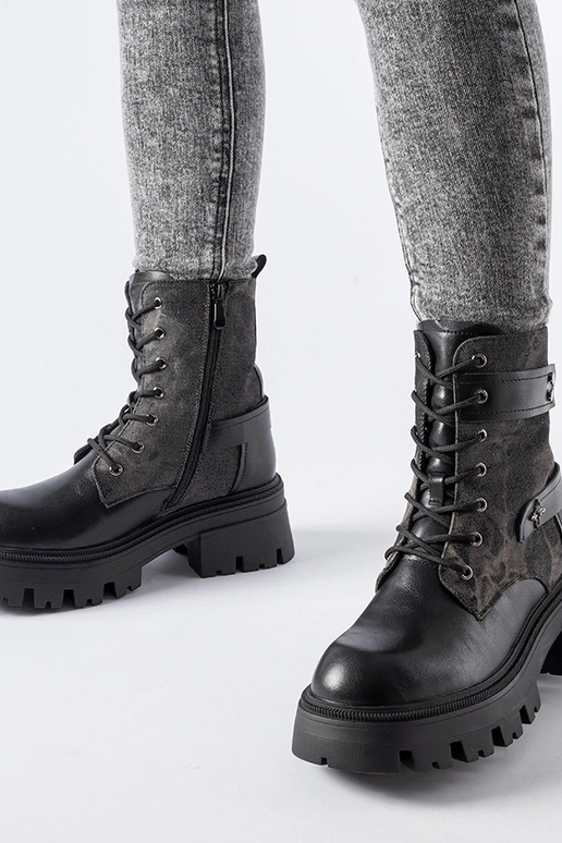 Schwarze gefütterte Trapper mit...