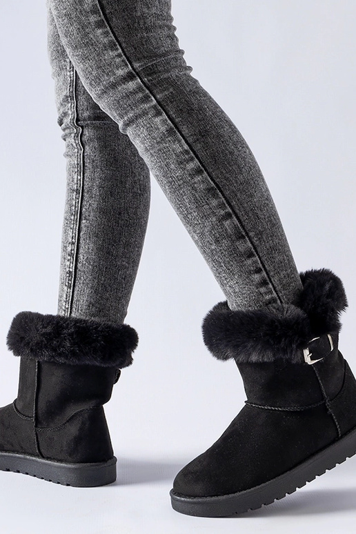 Schwarze, pelzgefütterte...